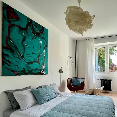 Art & Design 3 In Center Apartment